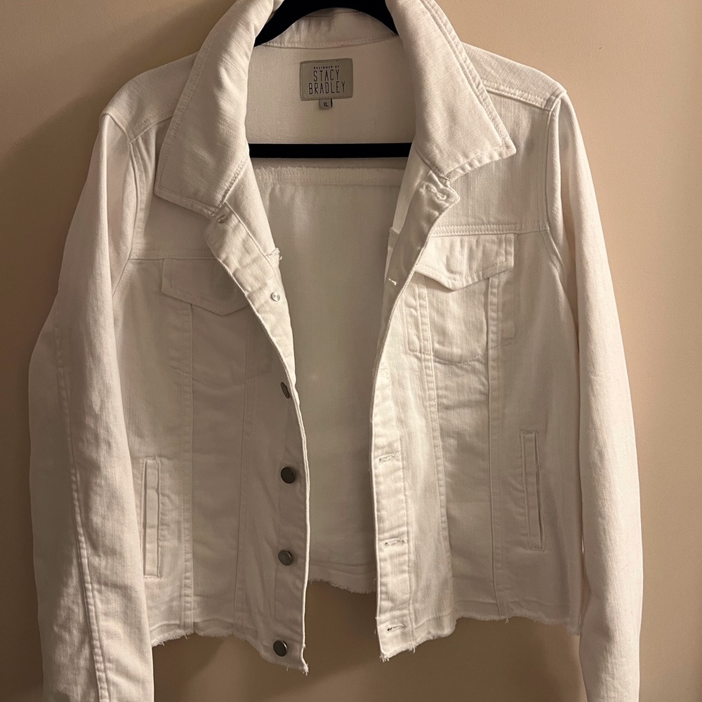 Versatile White Denim Jacket with unique Classic Design - Picture 2 of 9